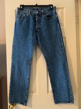 Levi’s Men’s 501 Jeans in Light Blue Wash Size 32